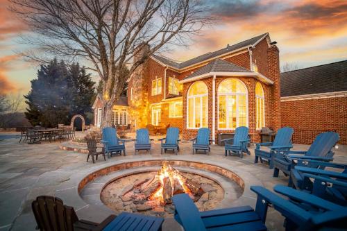 Haywood House | Mountain Mama Ranch - Luxe Farmhouse on 200 acres close to Shenandoah, with top amenities, longhorns and Blue Ridge mountain views