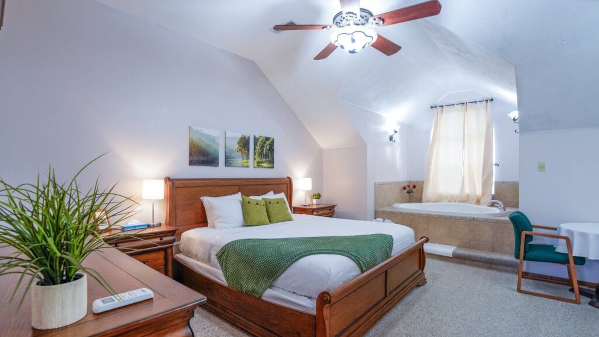 Ponce De Leon Bed & Breakfast | Mountain Meadows Retreat - A Romantic Escape Overlooking the Ozark Mountains