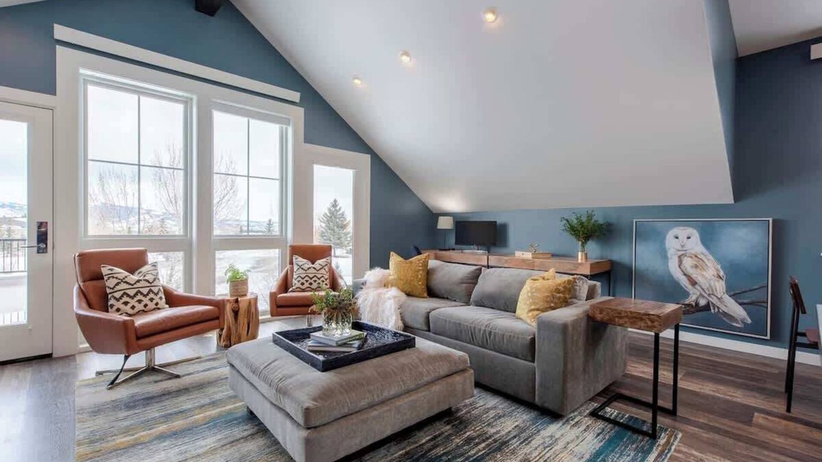 Victor House | Mountain Modern - In-town with rooftop terrace!
