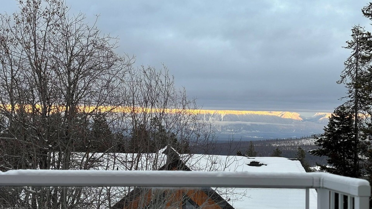 East Kootenay Condo | Mountain Paradise! Ski-in/ski-out, X-country skiing, hiking, mountain biking.