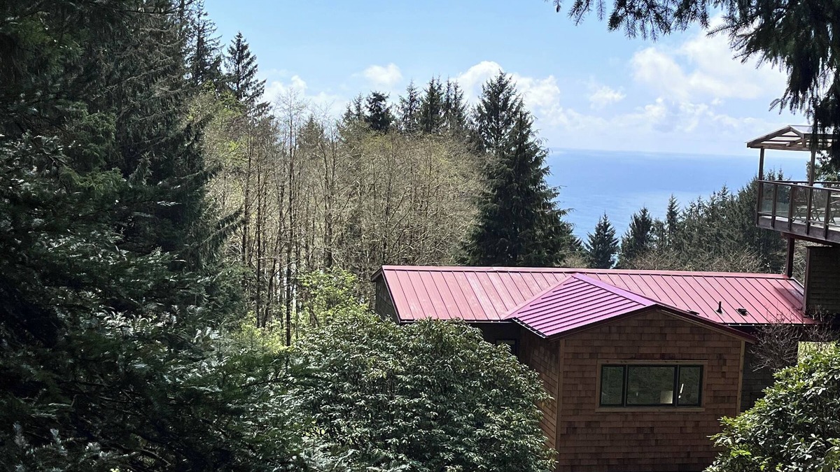 Nehalem Cabin | Mountain Perch with Ocean View Minutes From Beach!