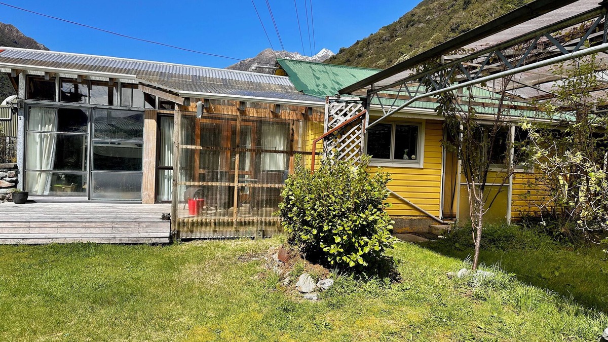 Otira Cottage | Mountain Retreat Beautiful Nature Peaceful Surroundings Trails Sleeps 8+ Guests