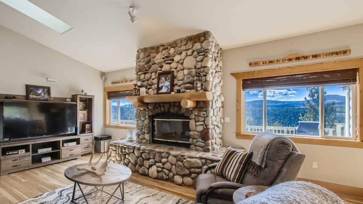 Black Hawk House | Mountain Retreat/Deck, Views/Sleeps 10