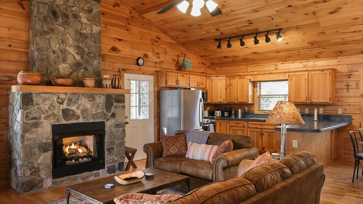 Mountain Springs Cabin | Mountain Retreat Log Cabin in Waynesville near Asheville