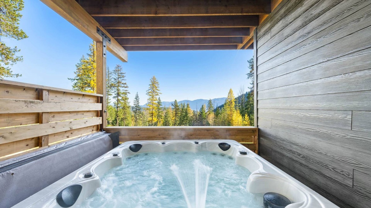 Sagle House | Mountain Retreat w/Views of Lake Pend Oreille