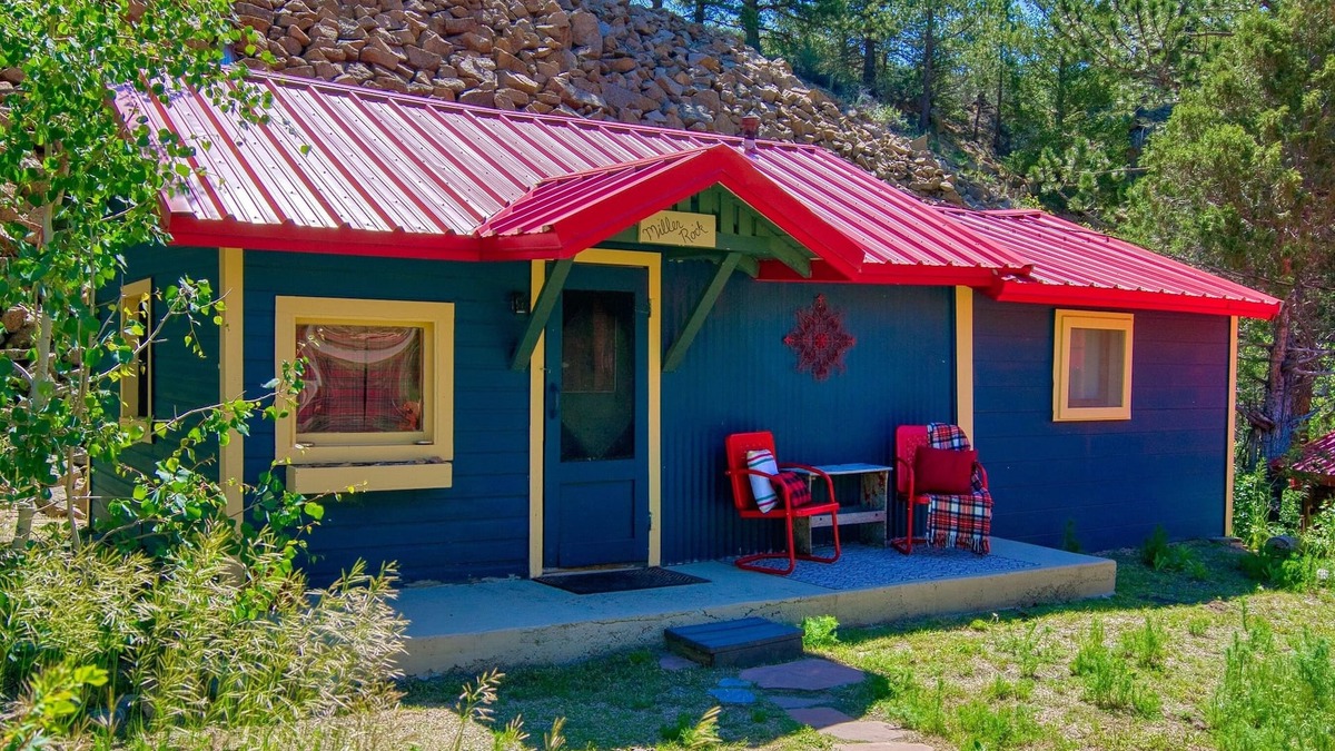 Lyons Cabin | Mountain Retreat: Views, Child-Ready, King Bed