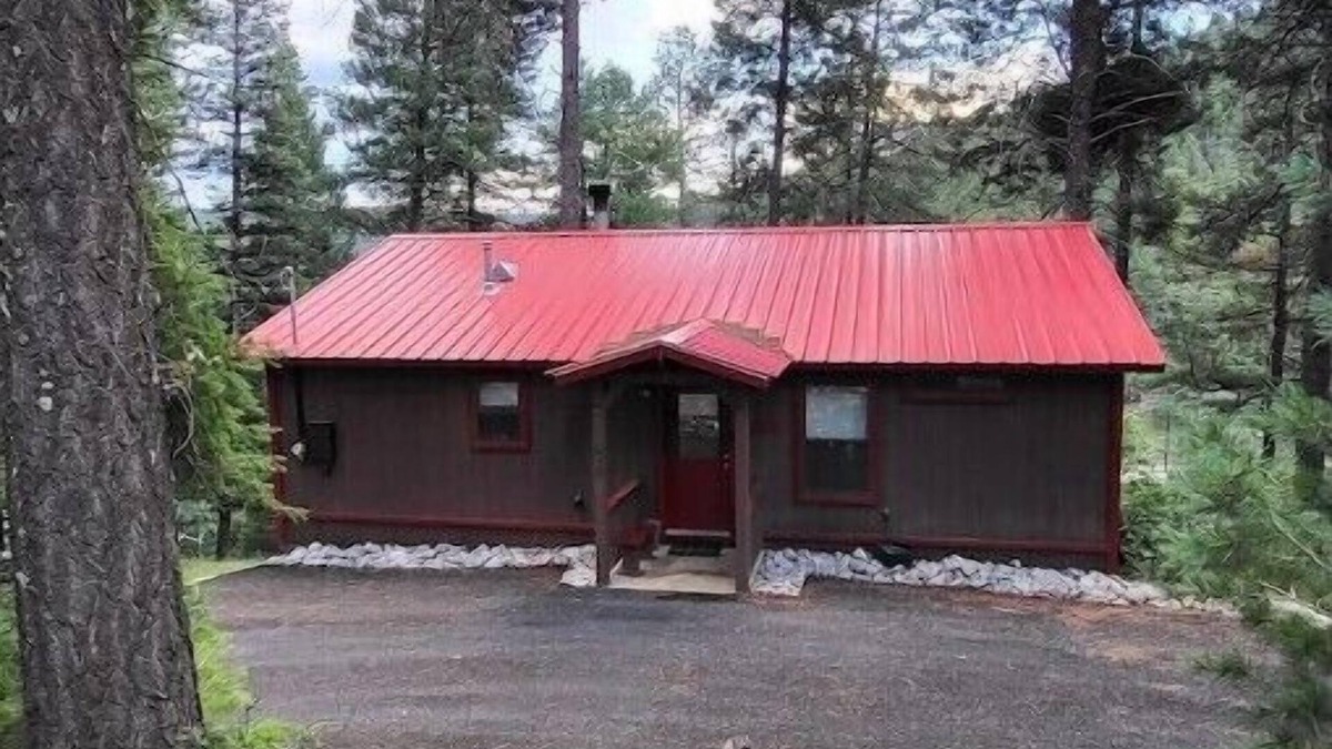Cloudcroft Cabin | Mountain retreat with a beautiful veiw.