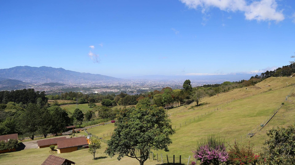Llano Grande House | Mountain Retreat with Spectacular View Overlooking San Jose
