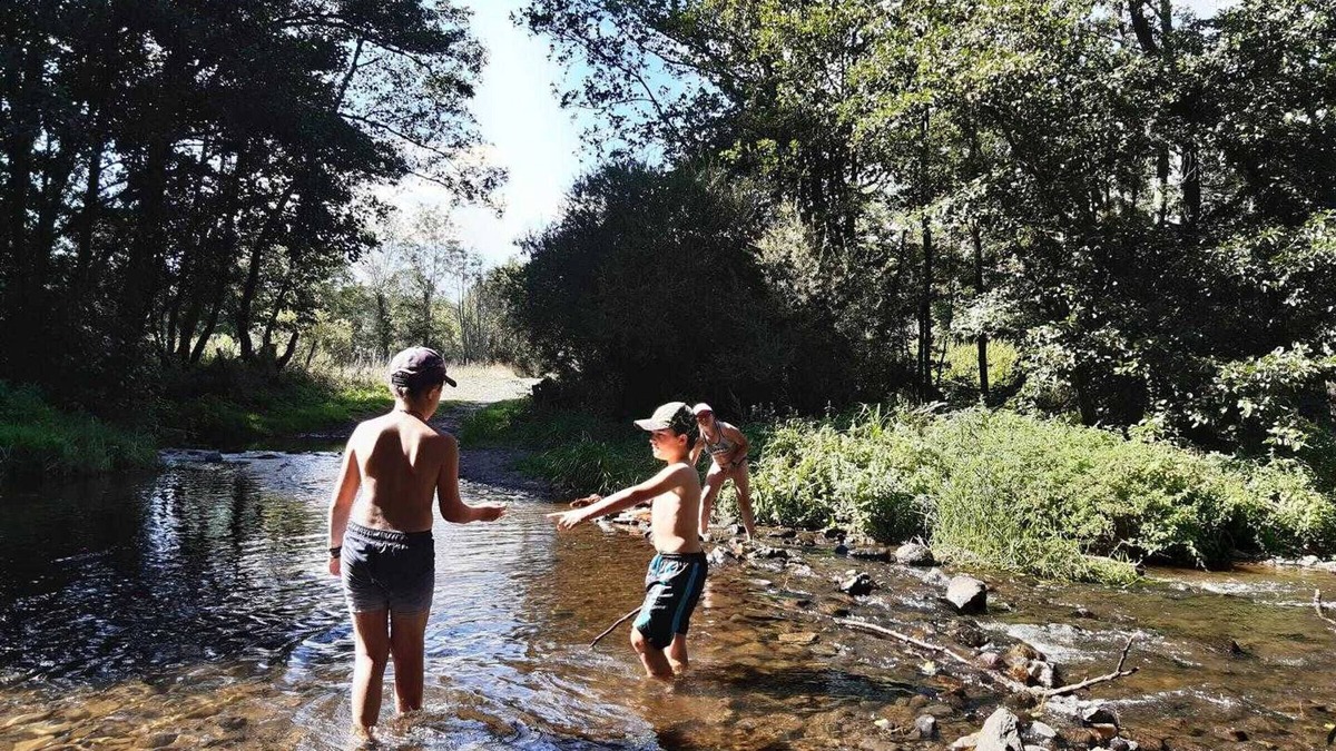 Ussel Cottage | Mountain Retreat with Sports Amenities, Spacious Garden & Scenic Views
