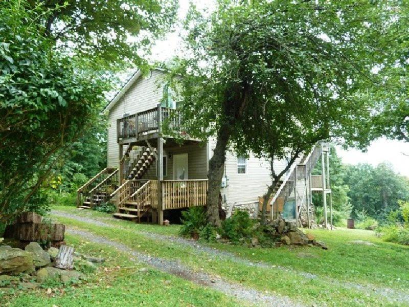 Stanley Apartment | Mountain Roots Lodging