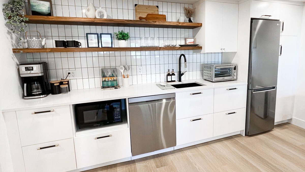 Lynn Valley Apartment | Mountain Serenity w/City Views!