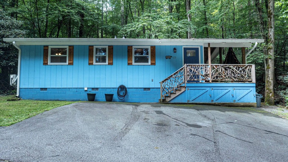 Penrose Cottage | Mountain Shadows - Cottage on Stream - Hot Tub - Grill - Gas Fireplace - Pets OK
