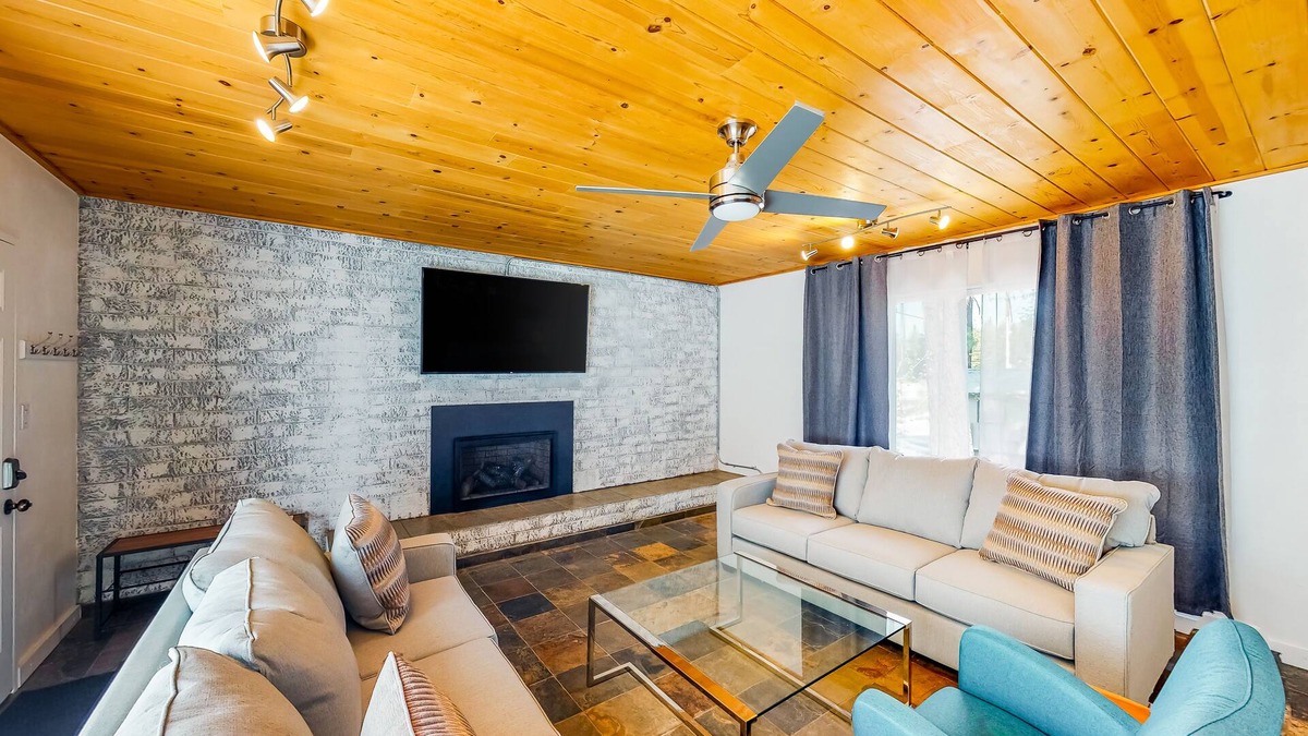 Kings Beach Ski Chalet | Mountain-side home base with fireplace, WiFi, full kitchen & patio with firepit