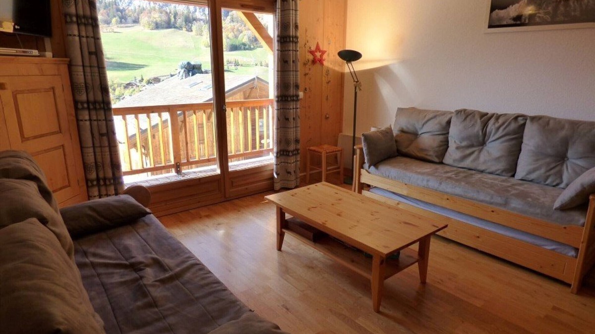 Le Chinaillon Apartment | Mountain-themed 2-room apartment - 41m² - Sleeps 6 - Ski-in/Ski-out - Balcony - Parking