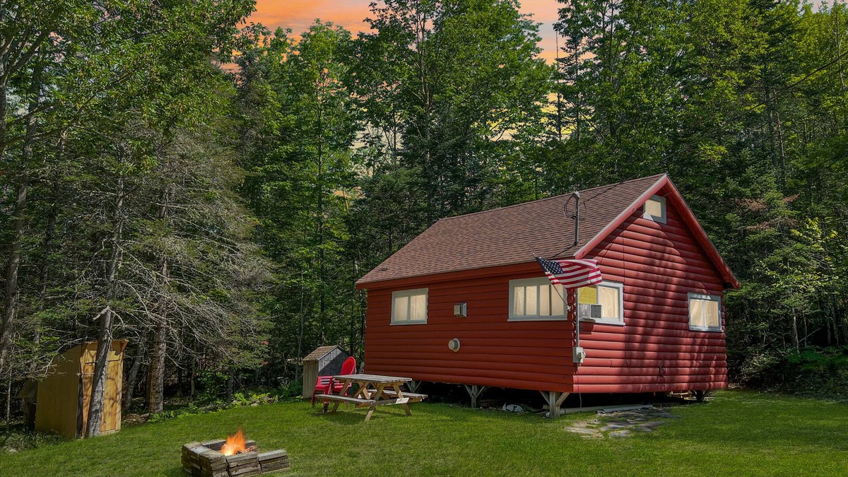 Greenville Cabin | Mountain Therapy (Access to Moosehead Lake!)