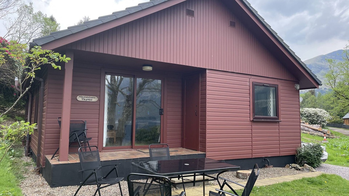 South Laggan Ski Chalet | Mountain Thyme Lodge Pet friendly lodge on Loch Lochy