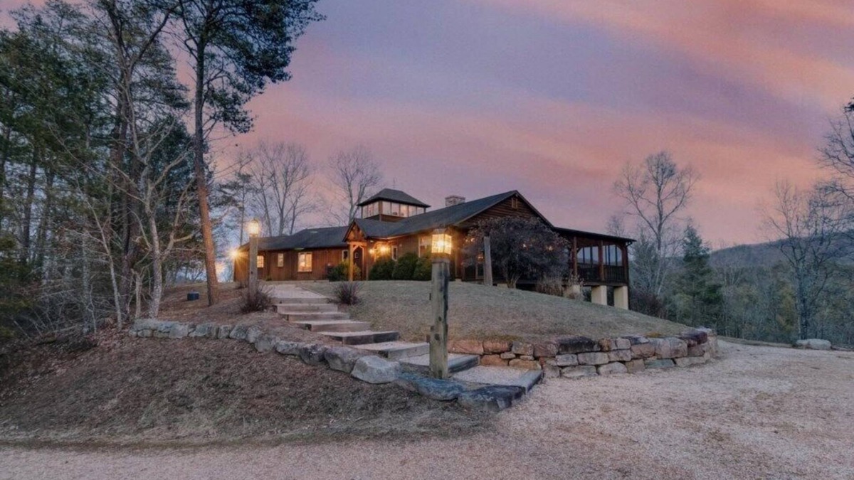 Hot Springs House | Mountain Top Lodge with Incredible Views