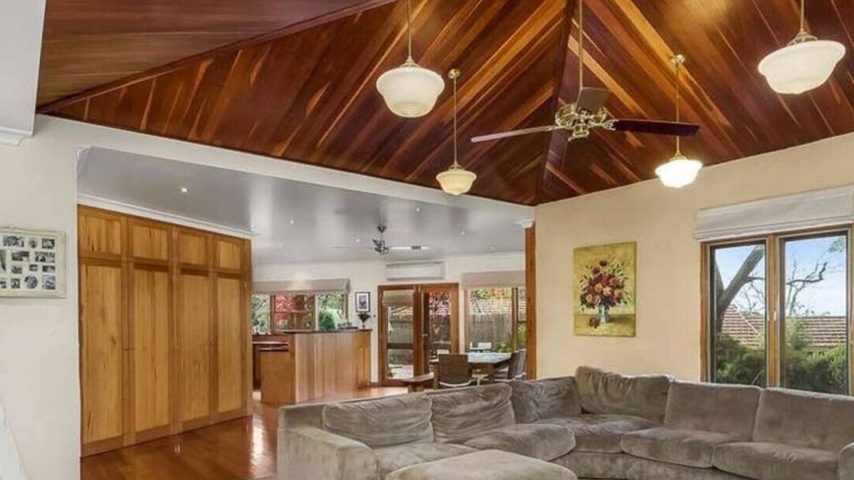 Eltham North House | Mountain-top Mudbrick Mansion