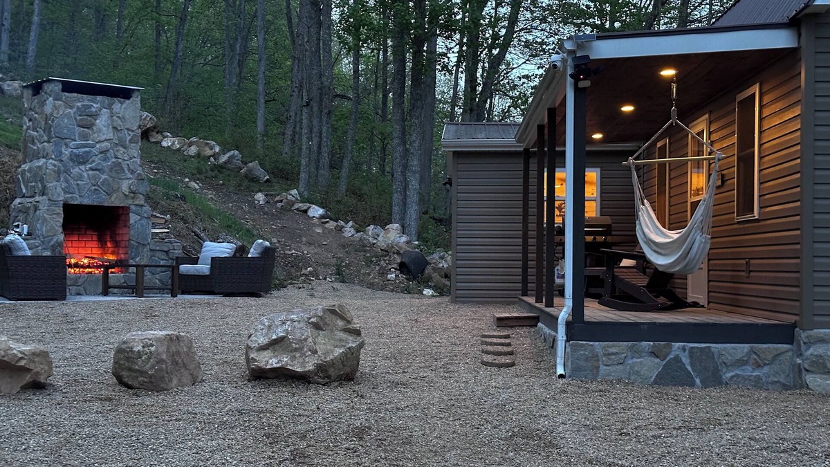 Jonesborough Cabin | Mountain Tranquility, 1 Bedroom cabin secluded in the mountains of E Tennessee