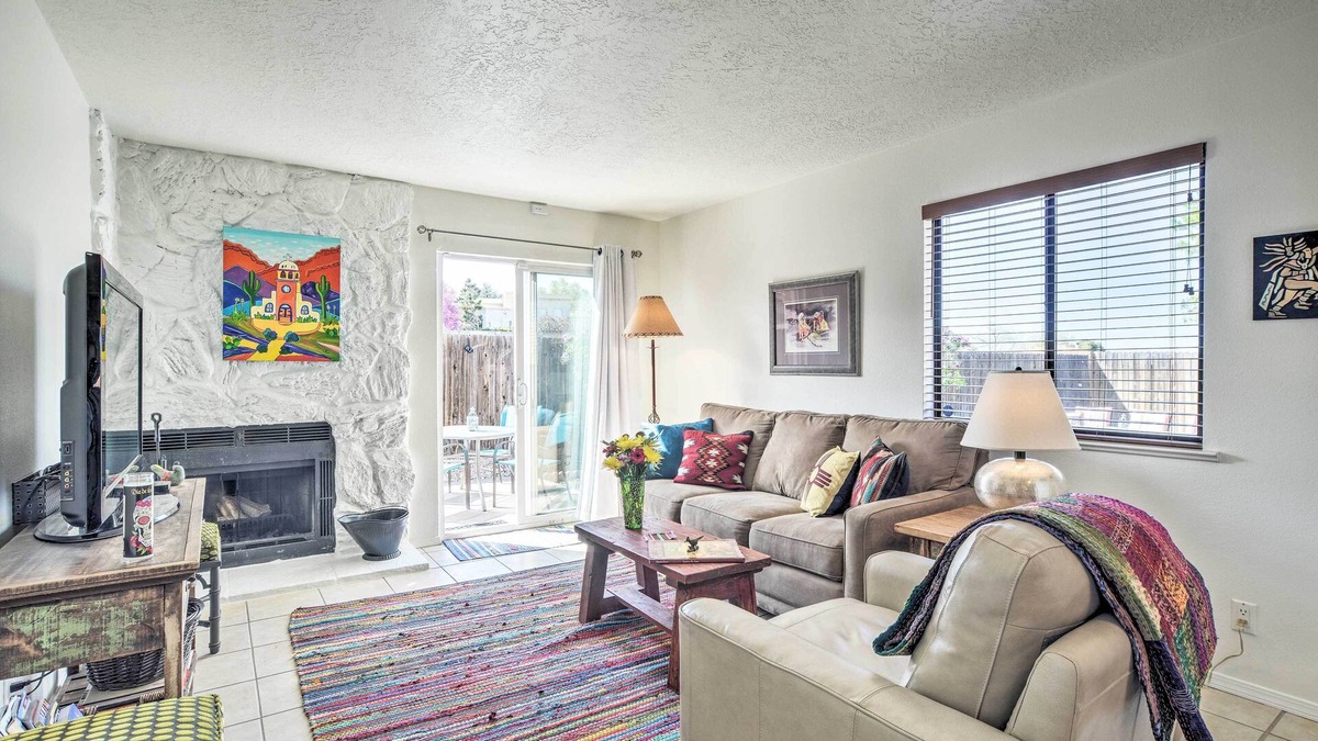 Northeast Heights House | Mountain-View Albuquerque Townhome w/Patio!