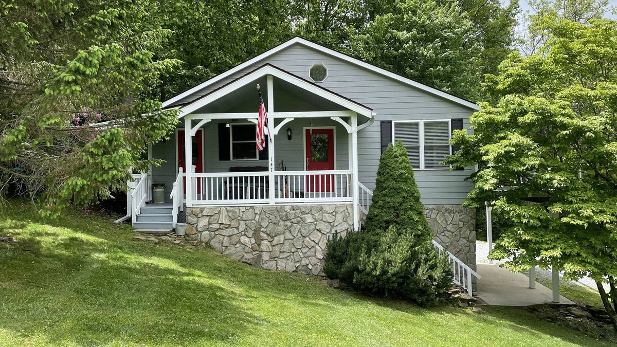 Waynesville House | Mountain View And Creek House On 5 Beautiful Private Acres