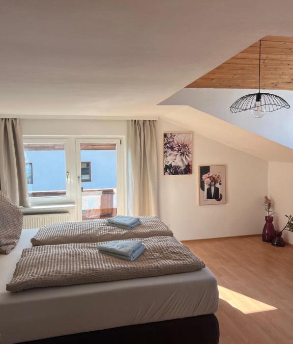 Aldrans Apartment | Mountain View Apartment