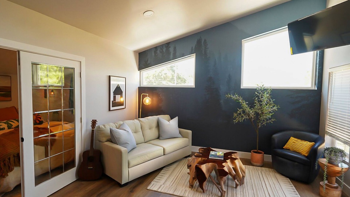 Ironton Apartment | Mountain View at Pickle & Perk