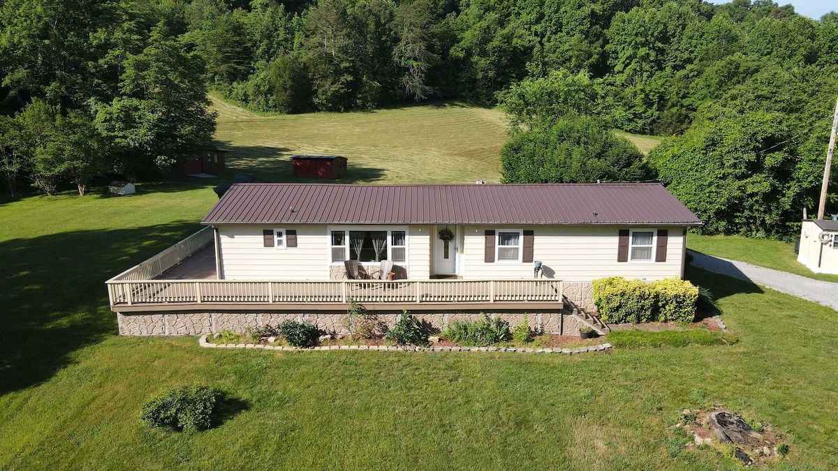 Speedwell House | Mountain View! Close to Lake and trails