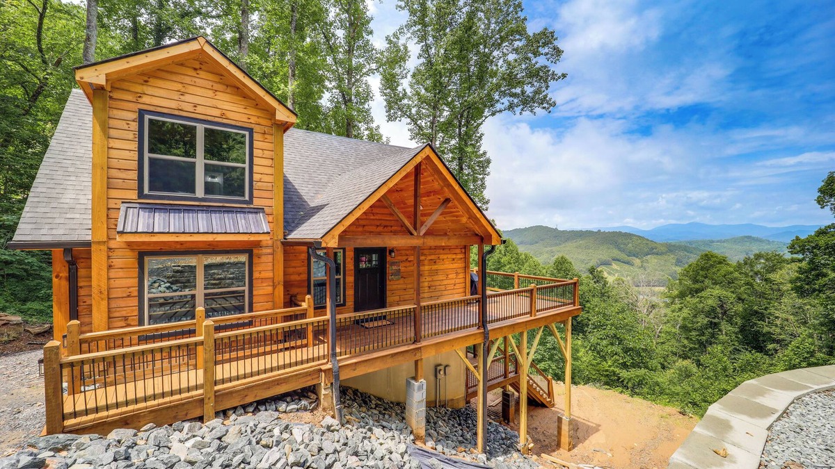Fleetwood Cabin | Mountain-View Fleetwood Retreat w/Deck & Grill