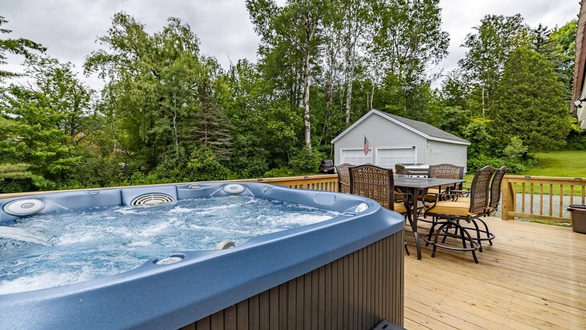 Northumberland House | Mountain View Home with Hot Tub close to Santa’s Village