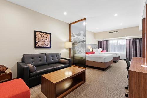 Sundre Hotel | Mountain View Inn & Suites