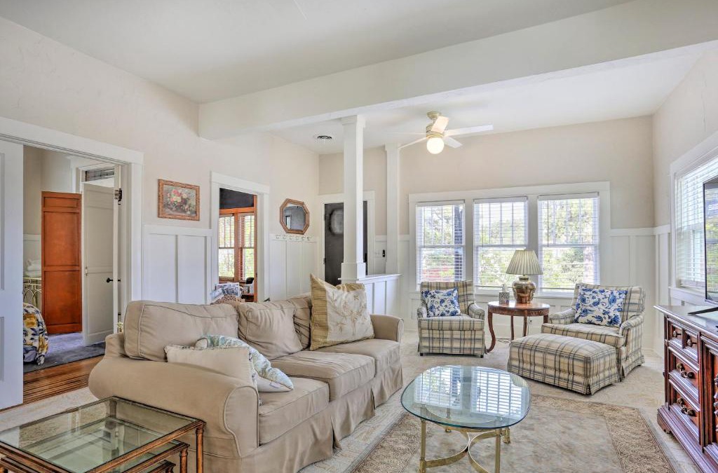 Deadwood House | Mountain-View Lead Home with Patio and Fire Pit!
