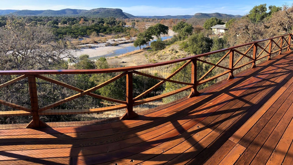 Barksdale House | Mountain View Lodge and 23-Acre Ranch