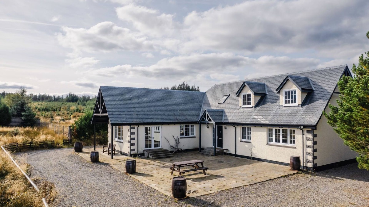 Loch Ness House | Mountain View Lodge by Interhome