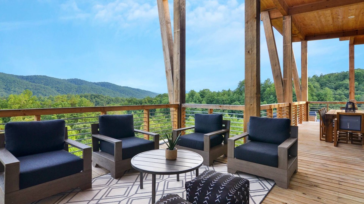 Foxfire Estates Cabin | Mountain View Manor ~ Mountain Modern 5BR ~ Near downtown Blue Ridge!