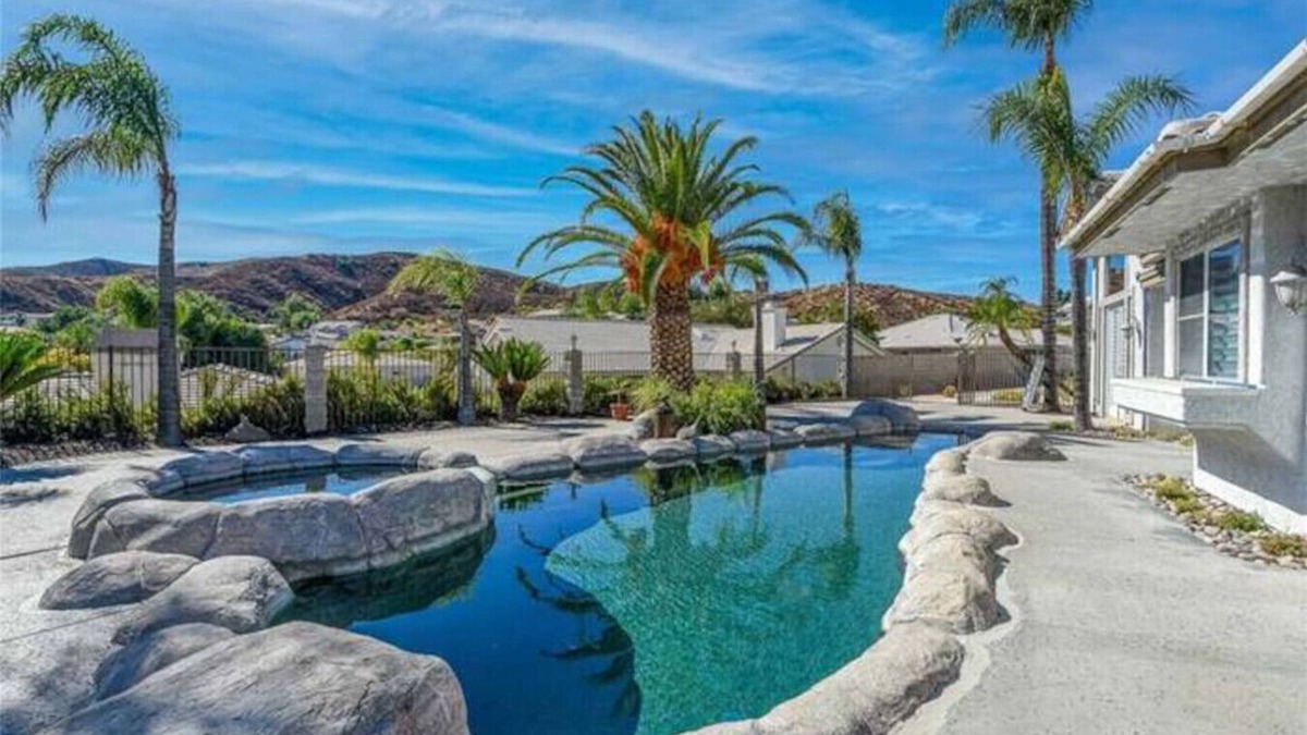 Hemet House | Mountain View Oasis AC, Pool, Pet & Family Friendly
