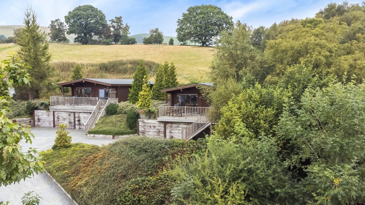 Rhayader Cottage | MOUNTAIN VIEW, pet friendly, with hot tub in Rhayader