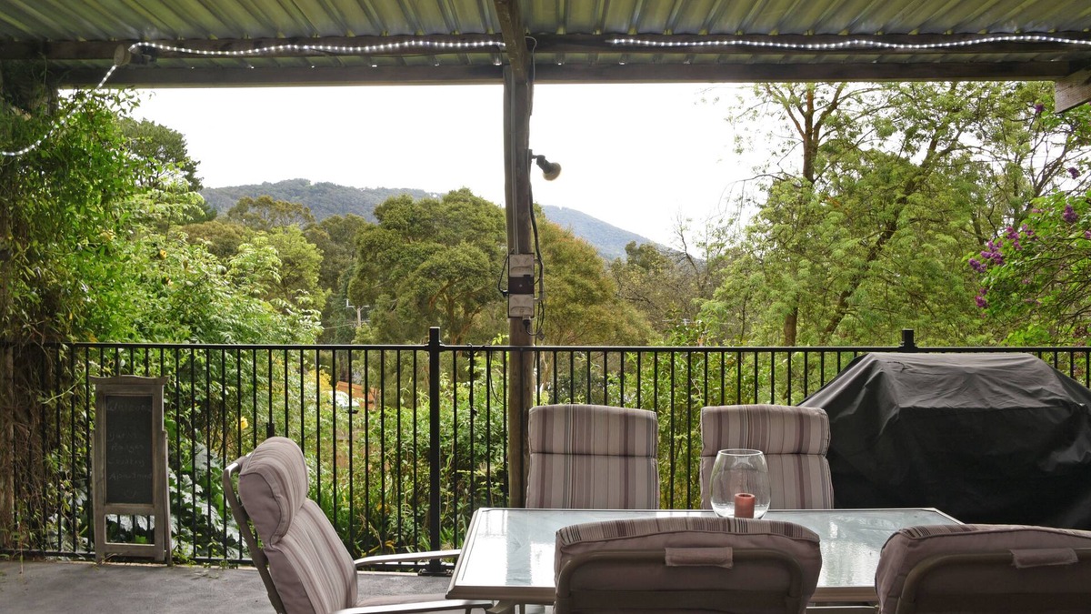Mount Evelyn Apartment | Mountain View Retreat, self contained, private and pet friendly