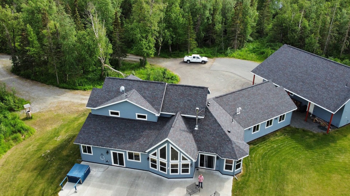 Palmer House | Mountain-View Retreat: Pond, Kayaks, Fire Pit, Hot Tub – Palmer, Alaska