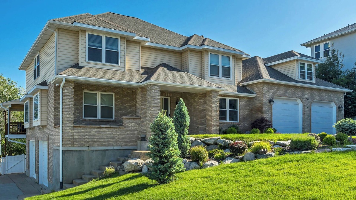 Bountiful House | Mountain View Retreat: 2 BR/2 BA Spacious & Cozy!