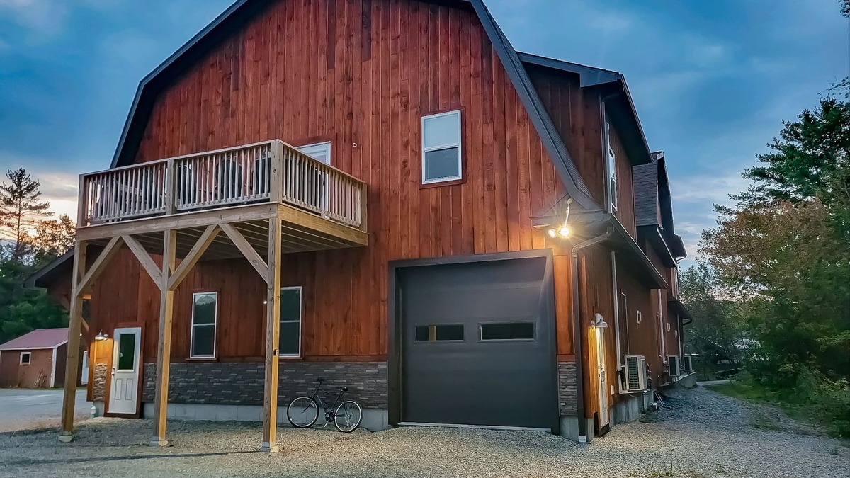 Littleton House | Mountain view retreat with furnished deck, kitchen, gas grill, & washer/dryer