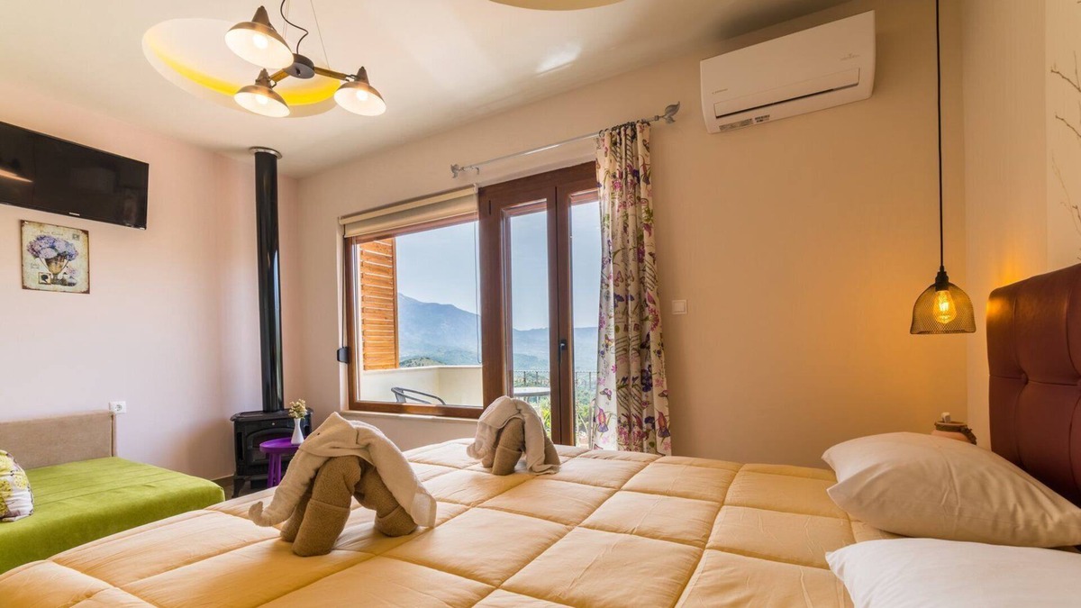 Thronos Bed & Breakfast | Mountain View Room for 4 people