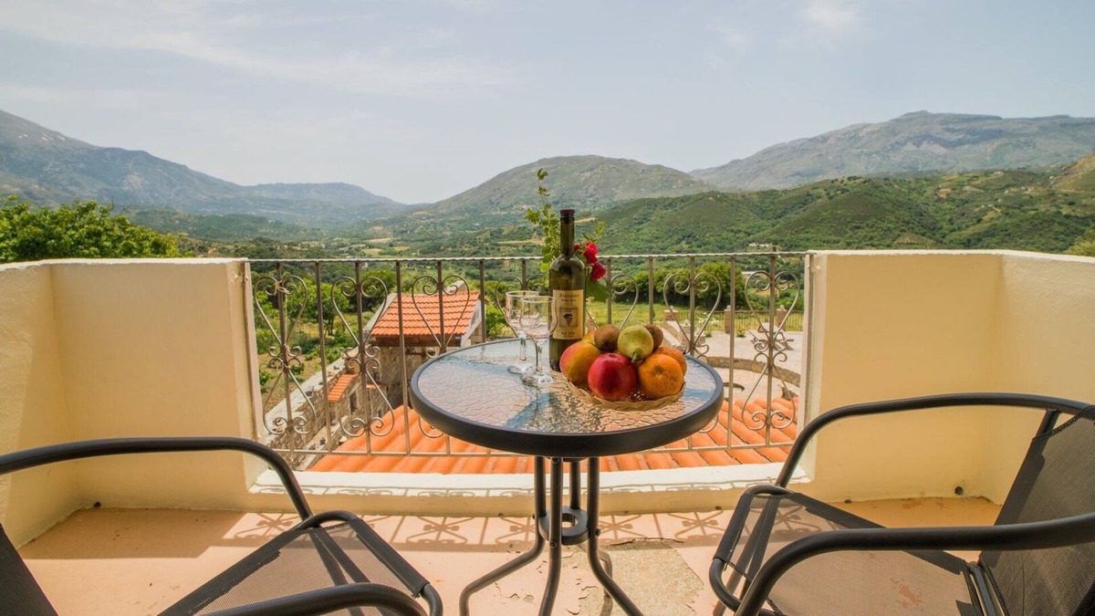 Thronos Bed & Breakfast | Mountain View Rooms for 19 people