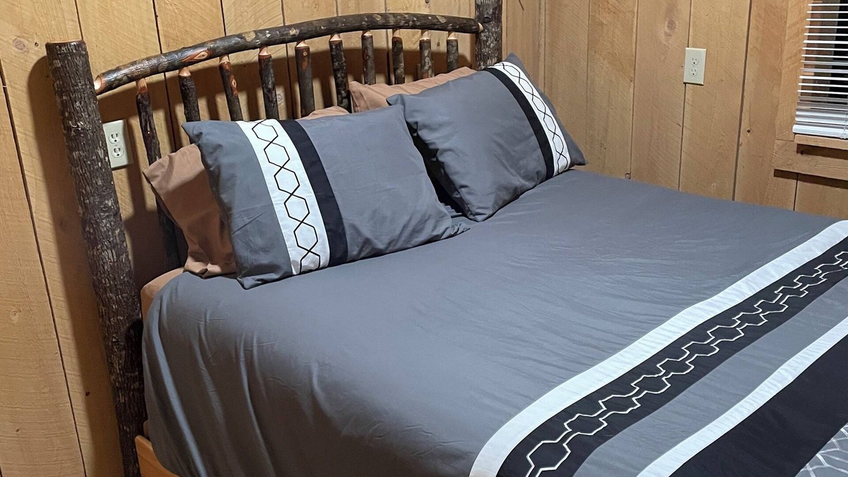 East Durham Cabin | Mountain View Tiny Cabin in the Catskill mountains. Luxury Dog Friendly