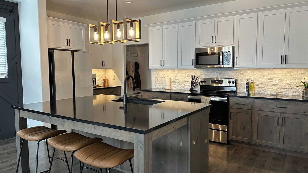 American Fork House | Mountain VIEW Townhome- LUXURY