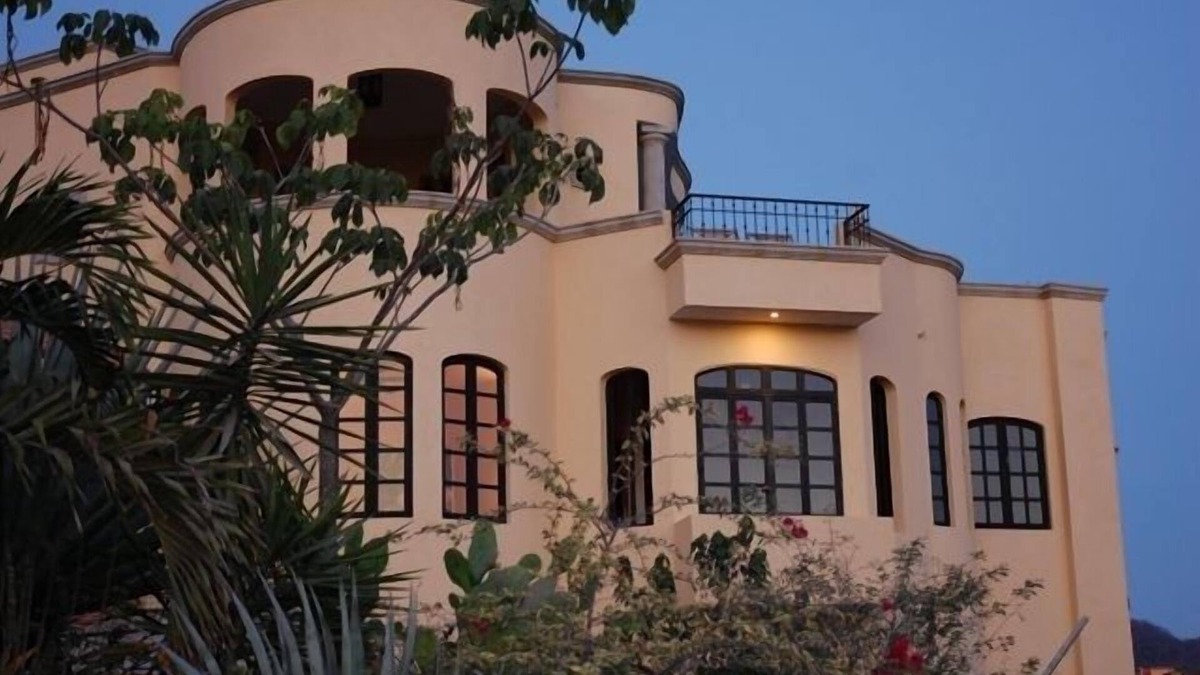 La Manzanilla Apartment | Mountain View Villa Capturing Pacific Breezes