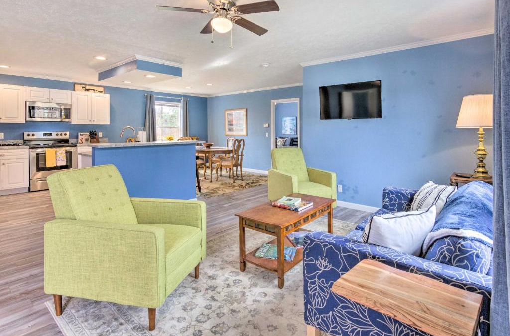 Tuxedo House | Mountain-View Zirconia Home Walk to Lake Summit!