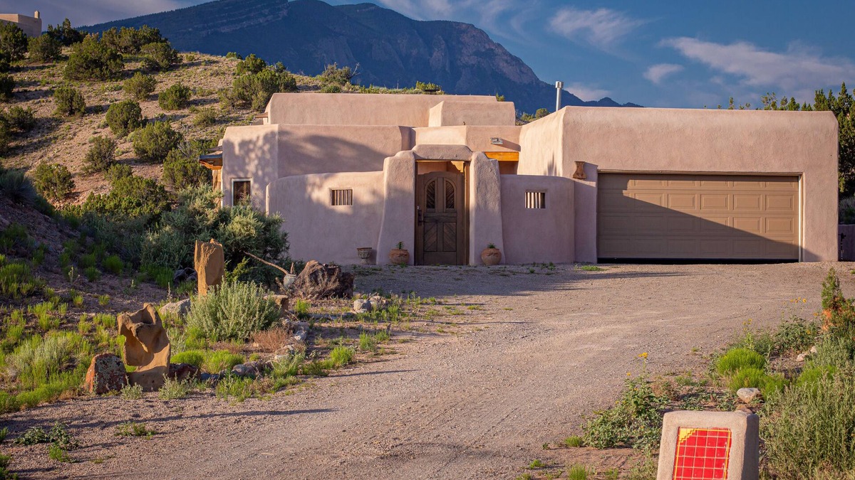 Placitas House | Mountain views and spectacular sunsets!