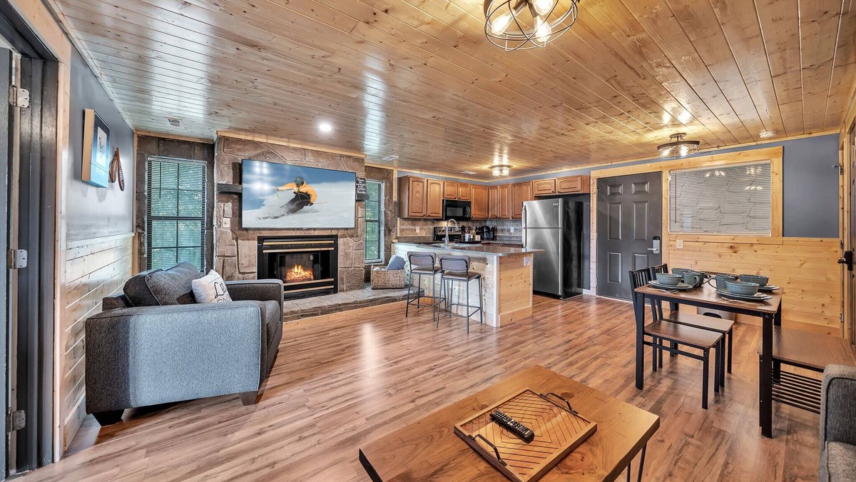 Caton Apartment | Mountain Views at Dolly's Castle 2