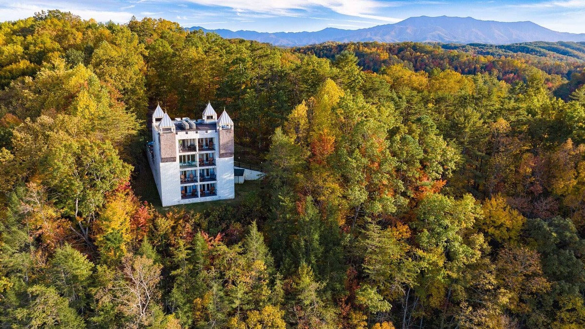 Caton Apartment | Mountain Views at Dolly's Castle Unit 1